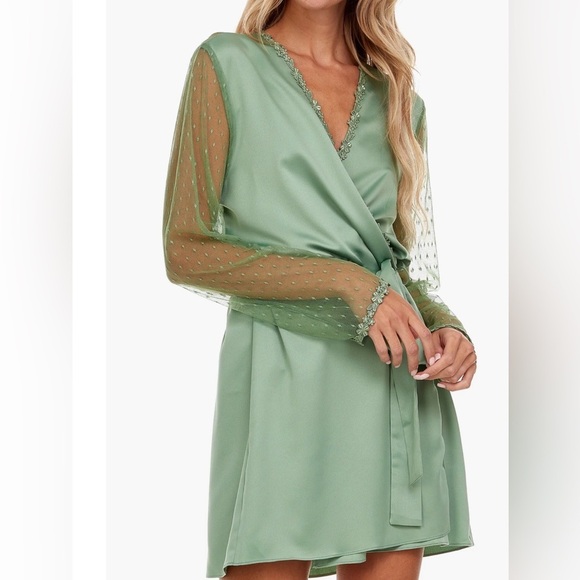 Flora Nikrooz Other - Flora Nikrooz Showstopper Robe Sage Green Lace Robe Size XS NWT
